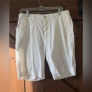 Polo Ralph Lauren Men's White Chino Shorts Size 32. New With Tags